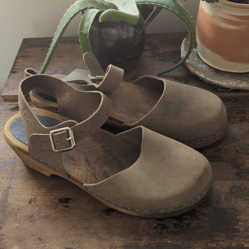 NEW - Lotta Stockholm Low Wood Clogs in Taupe